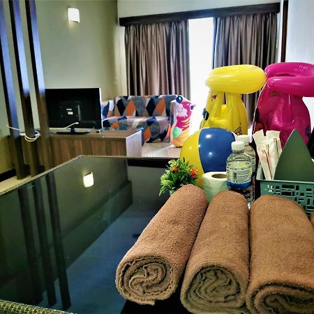 B - Lagoon Water Themepark Suite Melaka Town Eksteriør billede