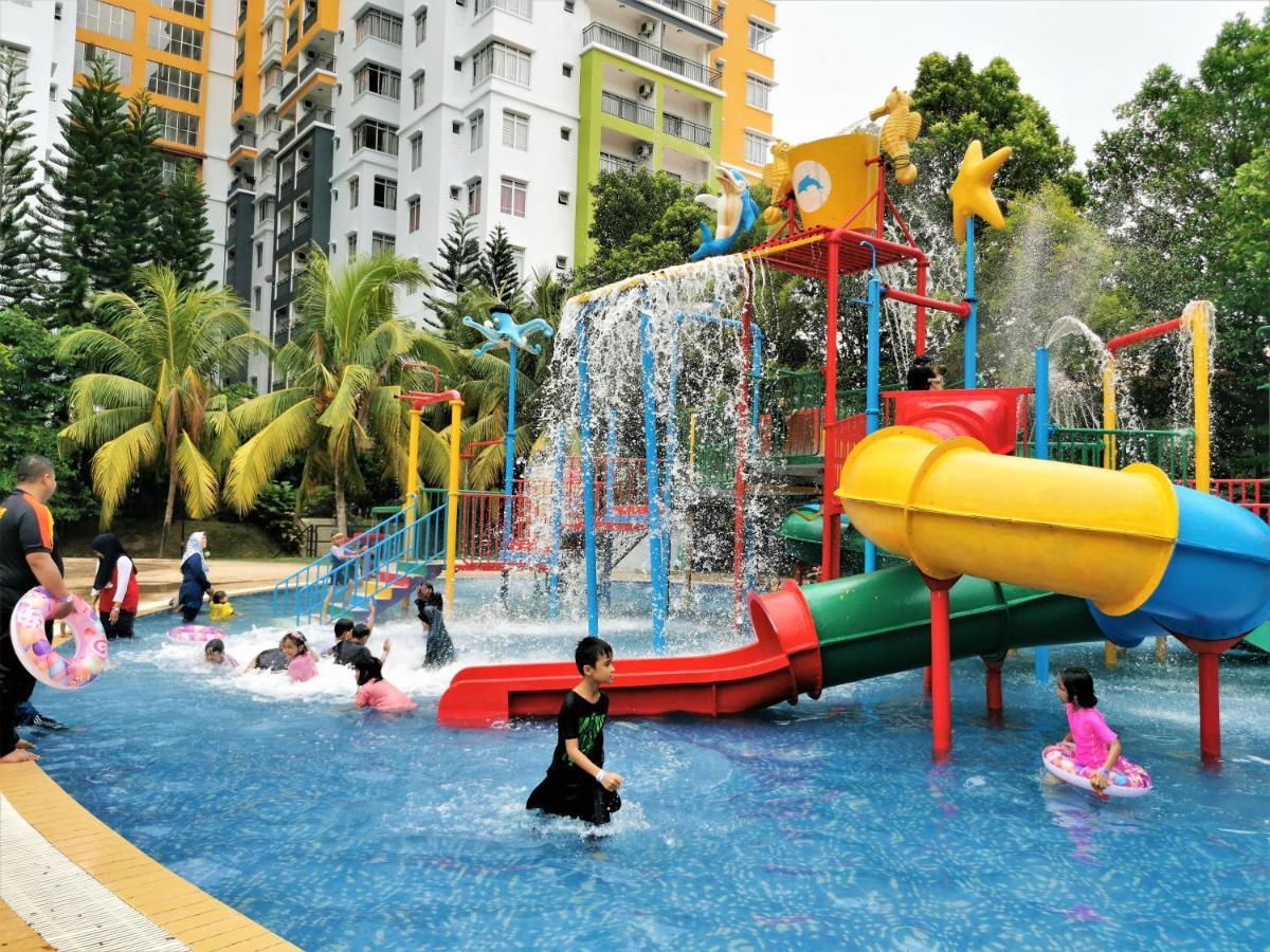 B - Lagoon Water Themepark Suite Melaka Town Eksteriør billede