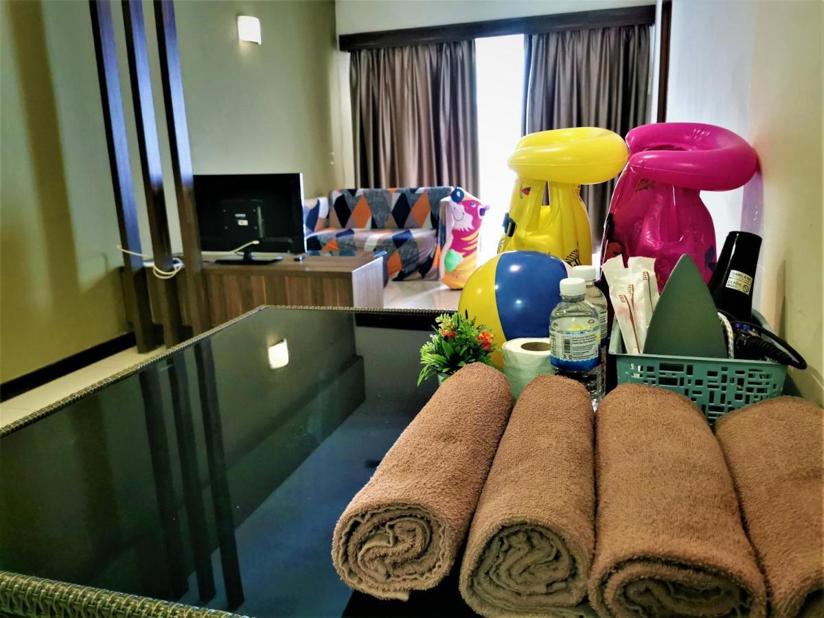 B - Lagoon Water Themepark Suite Melaka Town Eksteriør billede